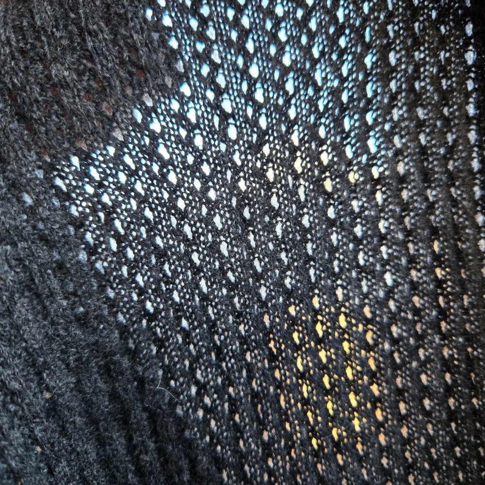 Qi Cashmere Scarf Grey Black - Picture 3 of 7